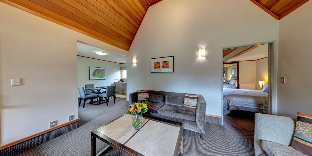 Distinction Te Anau Hotel and Villas 46/68