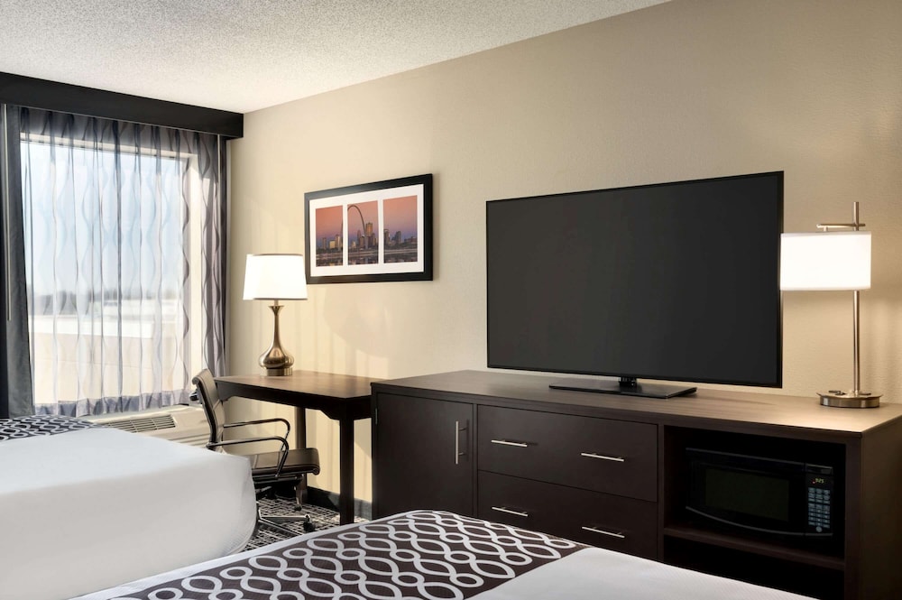 La Quinta Inn & Suites by Wyndham St Louis Route 66 43/47