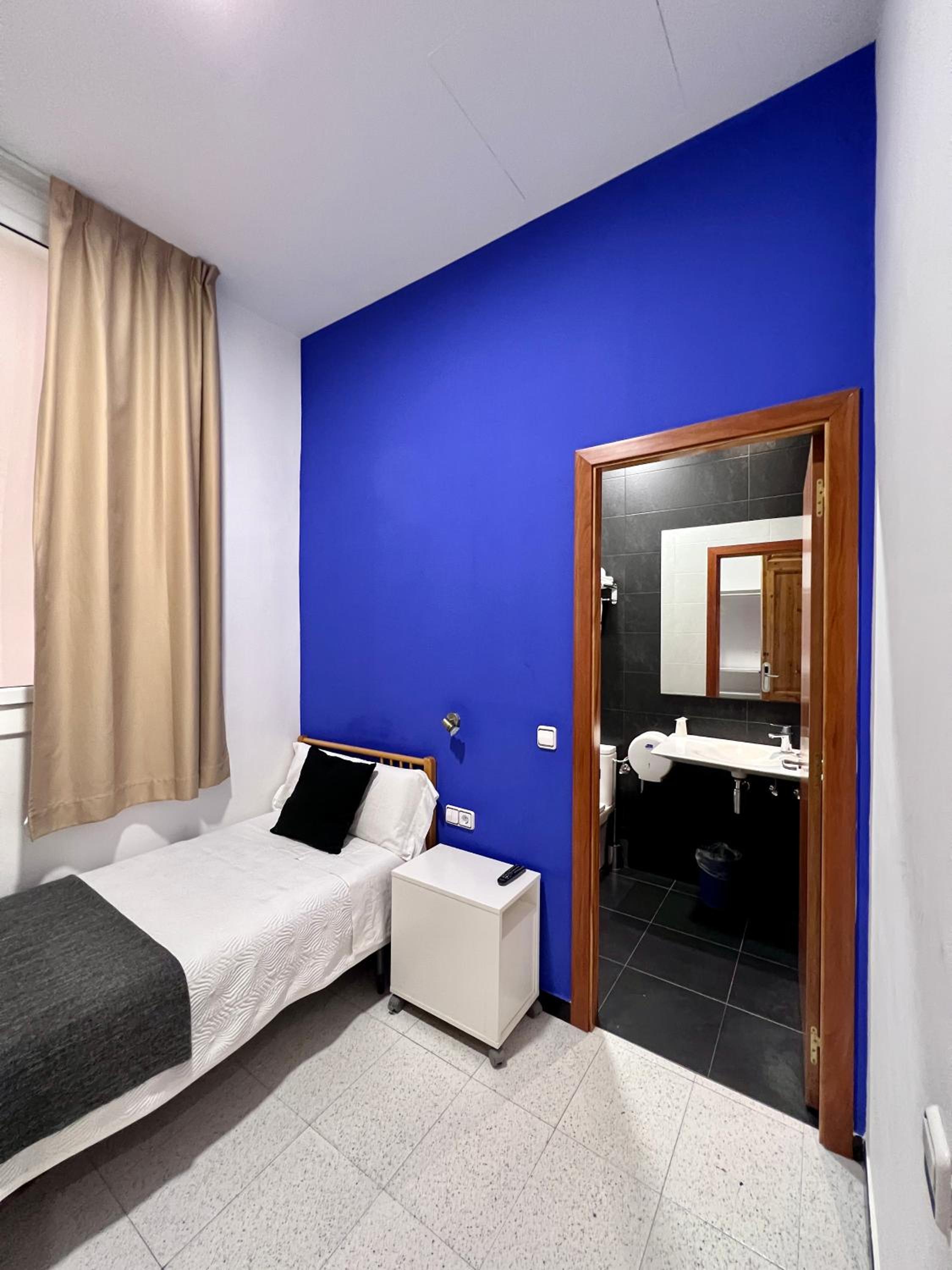 Room, Single