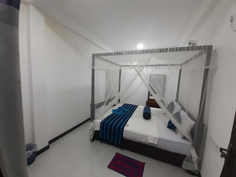 DELUXE, DOUBLE BED