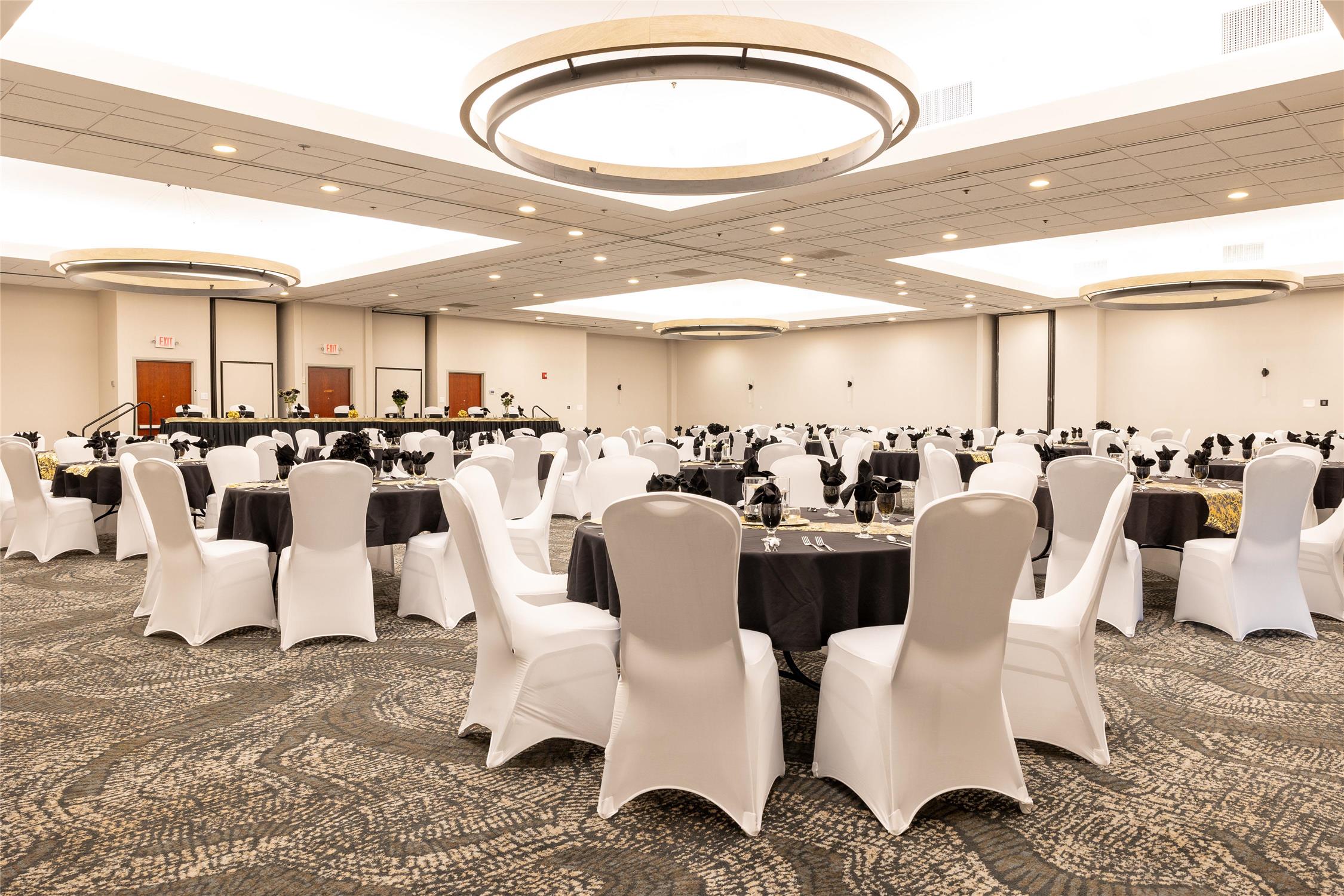 DoubleTree by Hilton Austin, MN 15/16