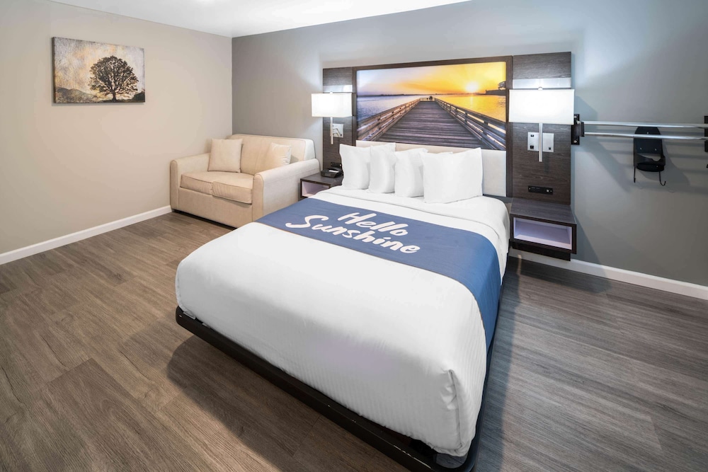 Days Inn by Wyndham Galt/Elk Grove South 17/41