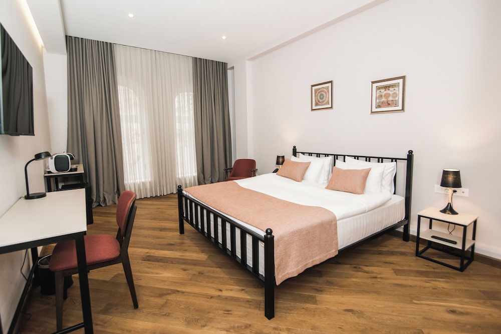 Makmani Hotel 25/62