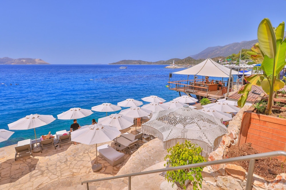 Hera Hotel 64/70