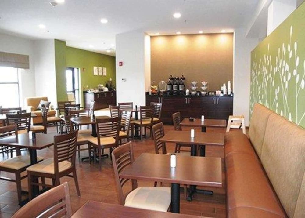 Sleep Inn & Suites Belmont / St. Clairsville 33/45