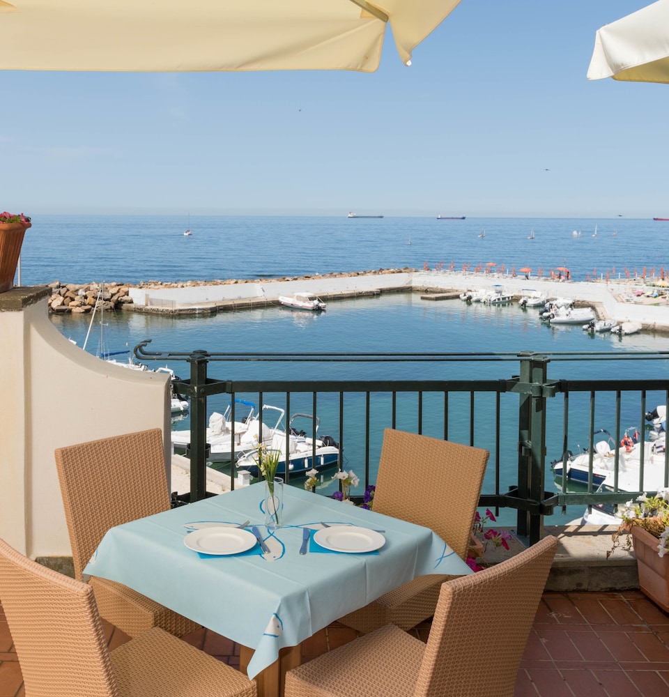 Mercure Civitavecchia Sunbay Park Hotel 47/65