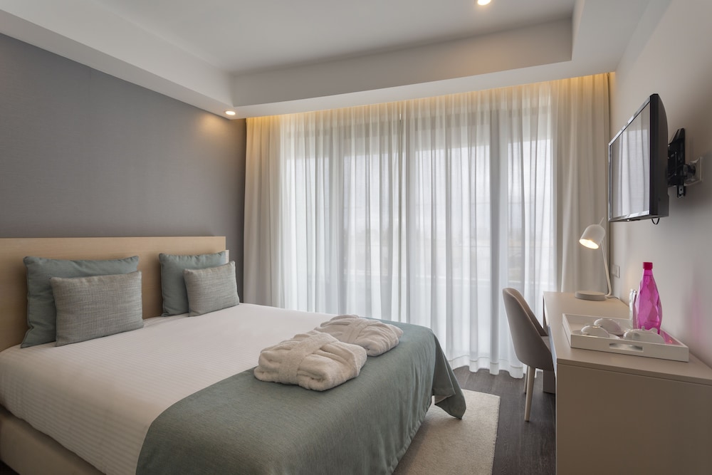 Longevity Health & Wellness Hotel 25/67