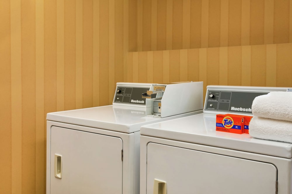 Hampton Inn and Suites by Hilton Langley Surrey 21/72