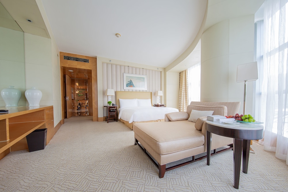 Ritz Carlton Financial Street 15/42