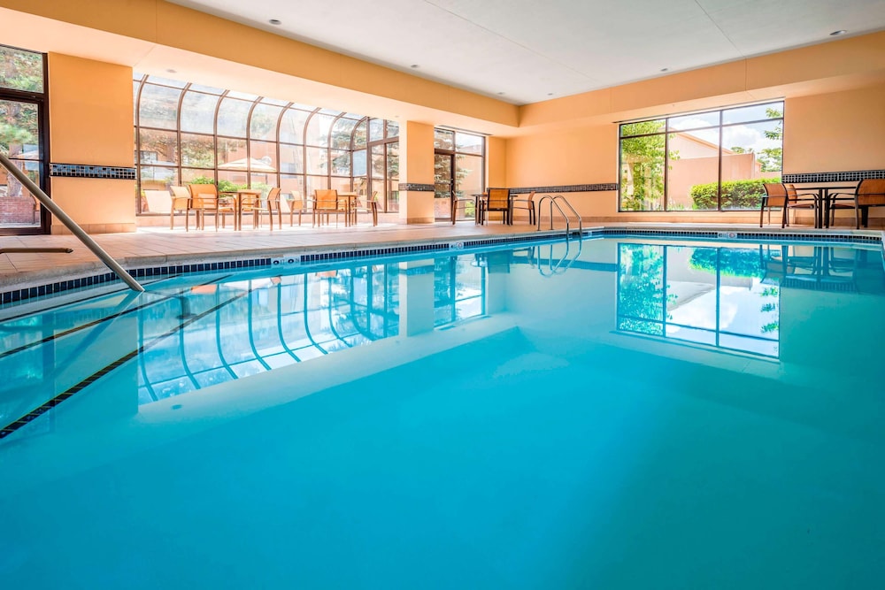 Comfort Inn and Suites Arlington Heights Wilke Rd 3/69