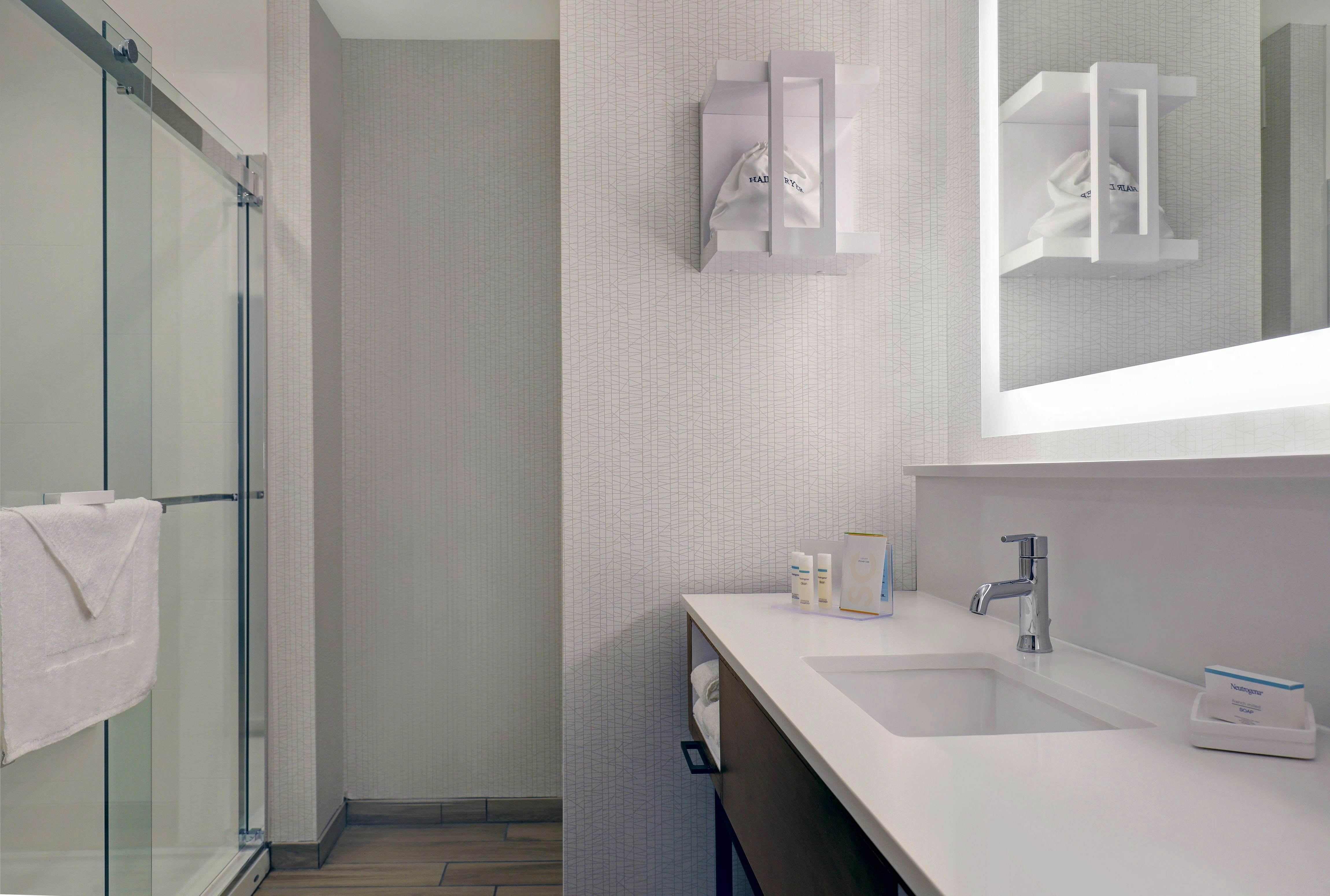 استوديو بسرير كينج، Hampton Inn Patterson Ca 2/2