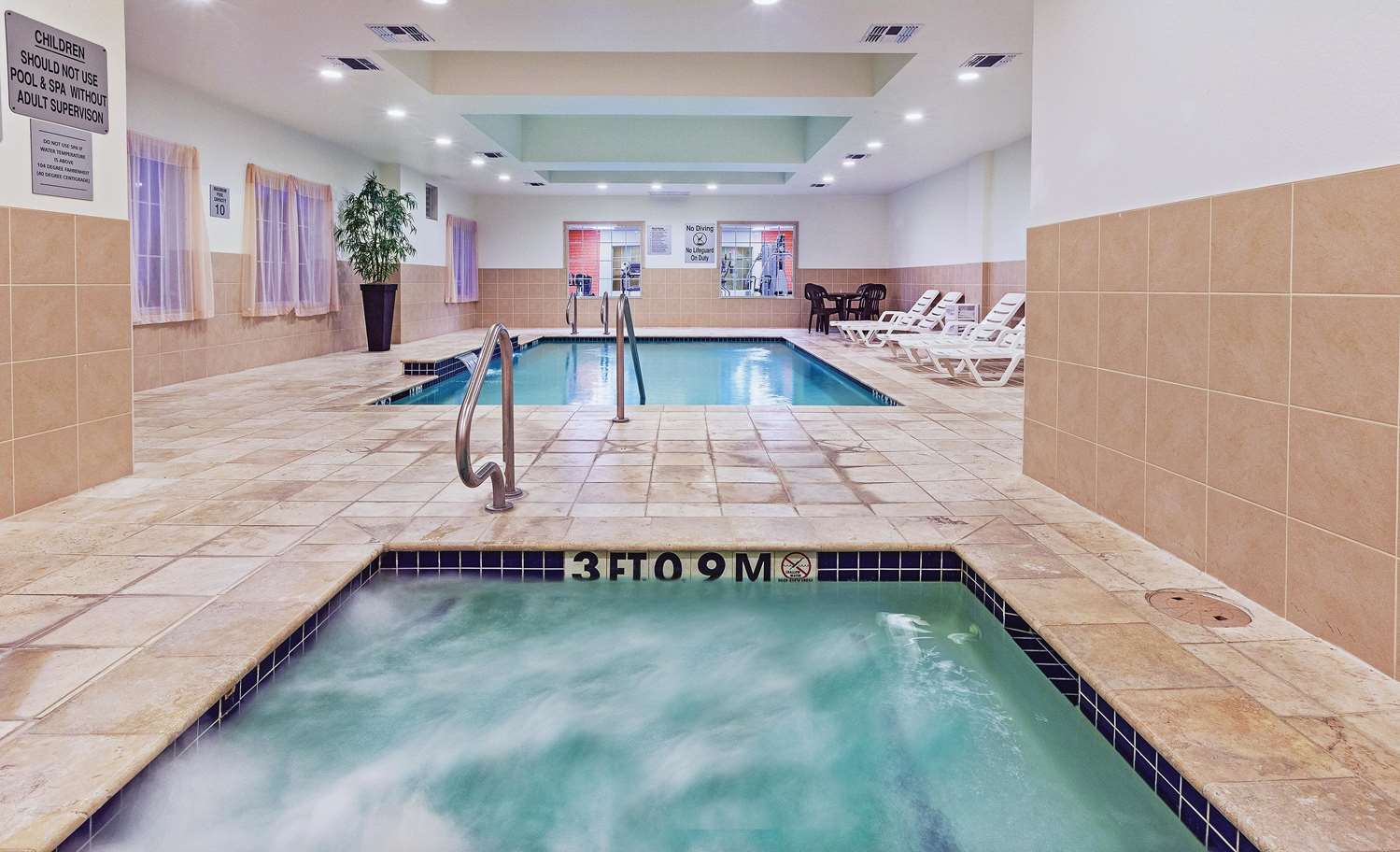 La Quinta Inn And Suites By Wyndham Columbus Tx 32/60
