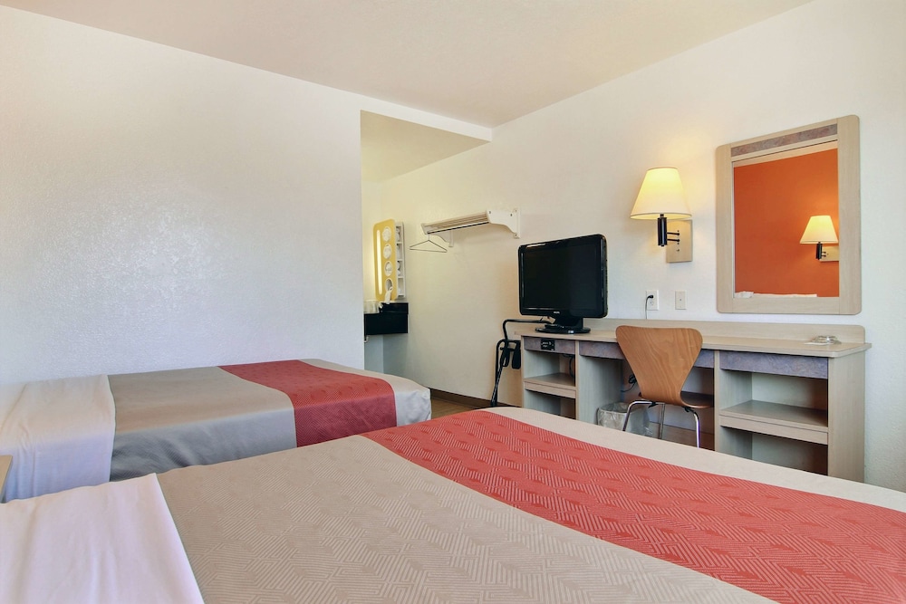 Motel6 San Angelo, TX 24/54