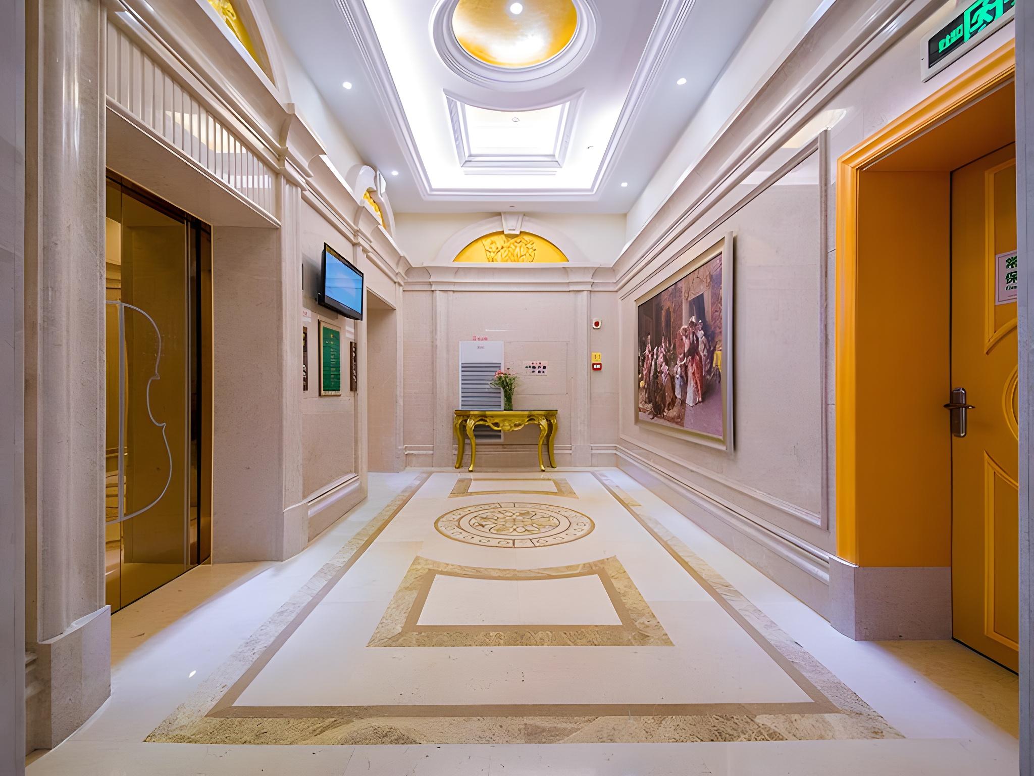 Vienna International Hotel (Wuhan Hanxi) 24/66