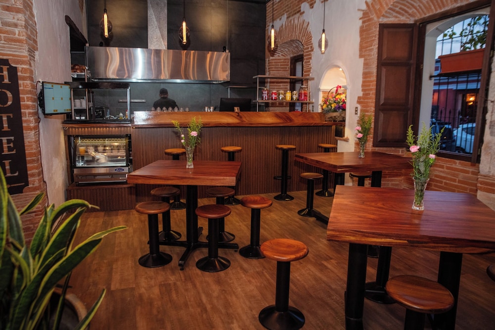 Naif Boutique Hotel & Gallery 50/68