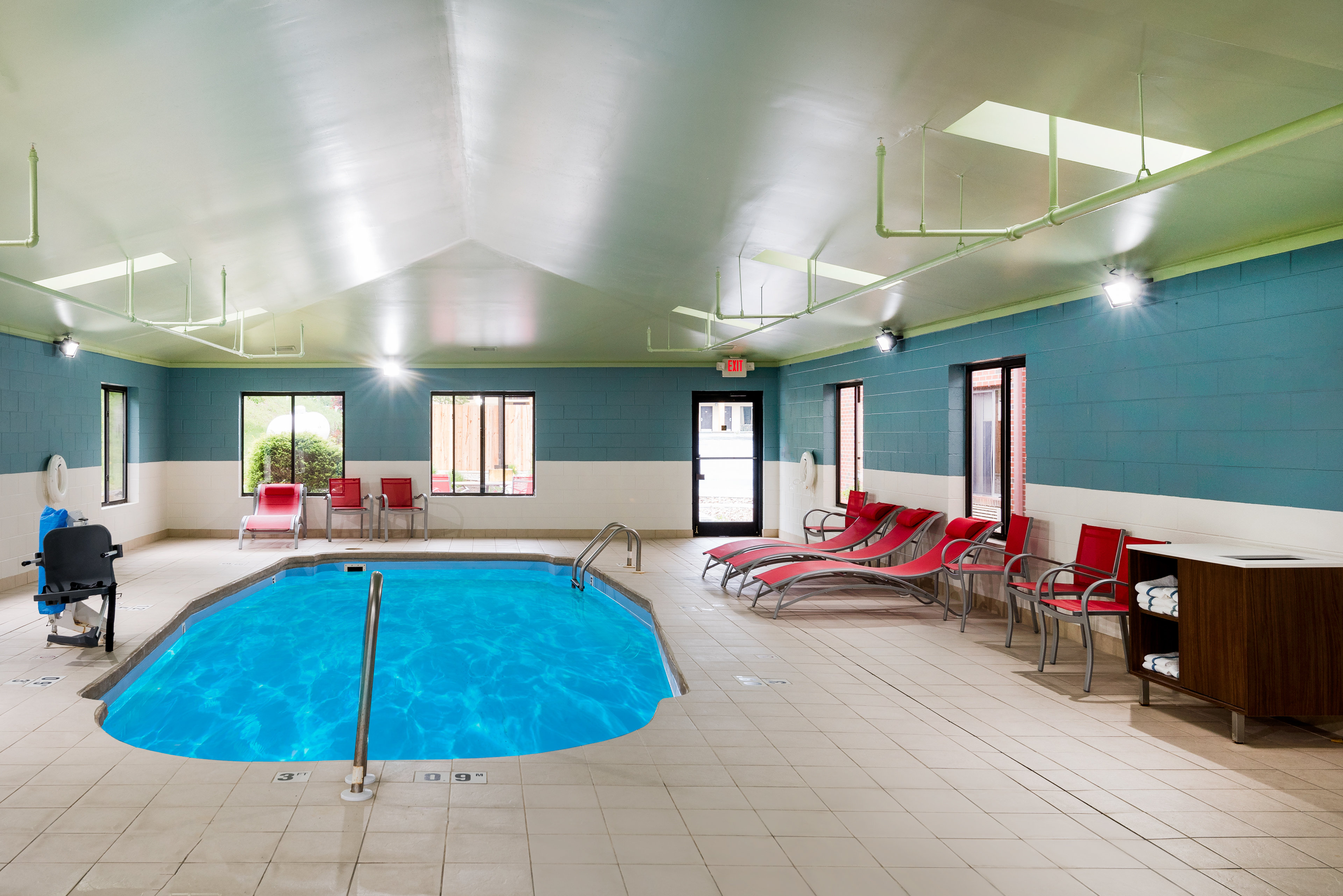 Holiday Inn Express Hillsville 34/47