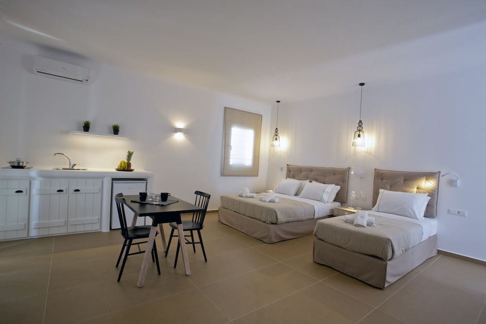 Nida Mykonos 8/20