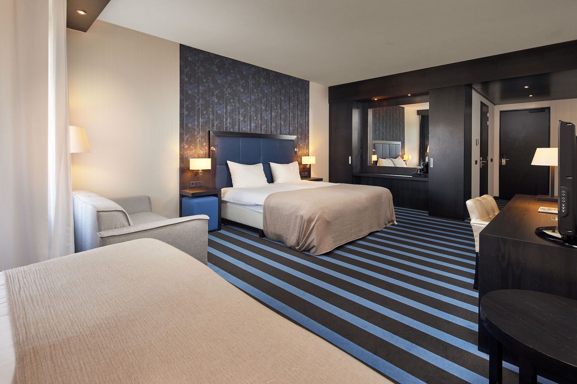 1 Bedroom, Family, Double and Twin Beds