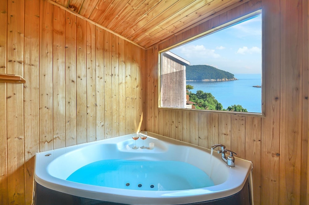 Geoje Blue Neoul Pension 19/50