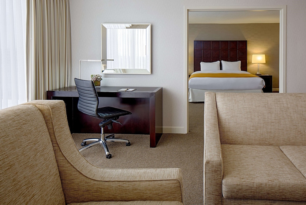 DoubleTree by Hilton Hotel Houston - Greenway Plaza 58/59