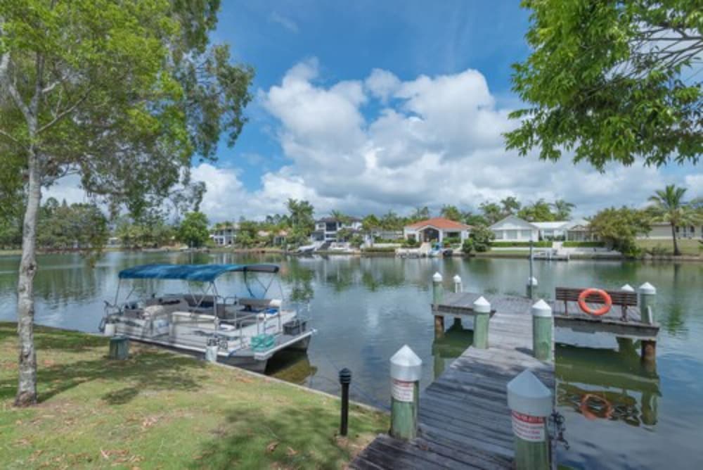 NOOSA ENTRANCE WATERFRONT RESORT 72/80