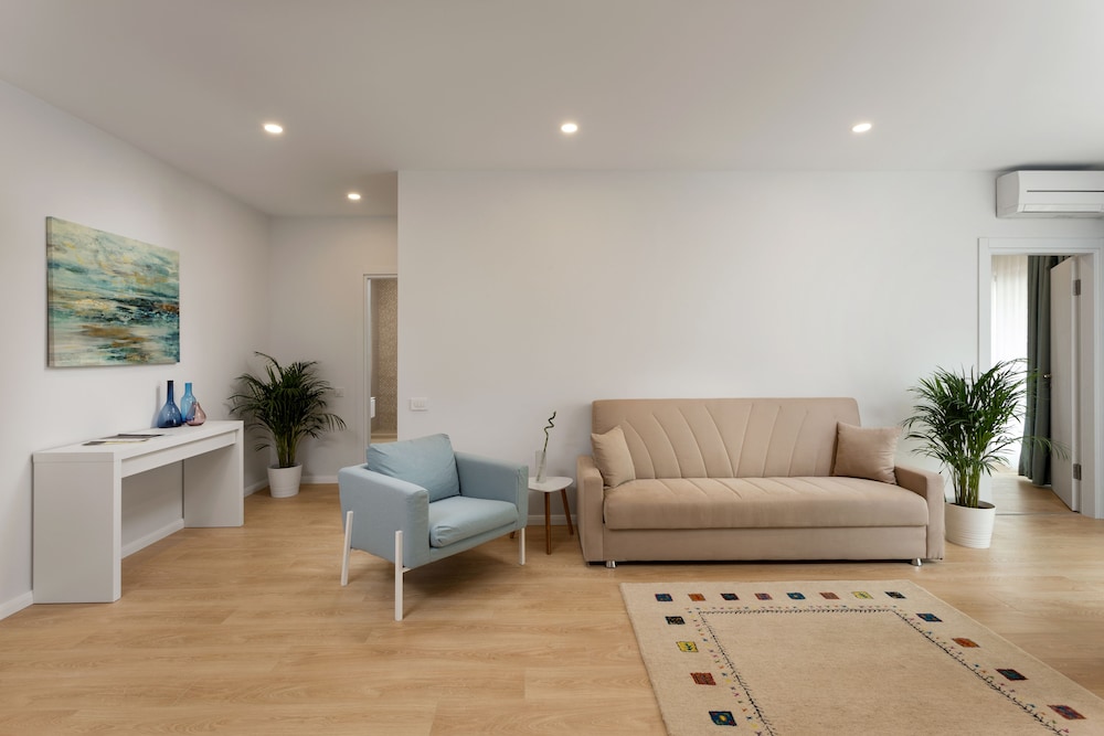 Athina Suites Hotel 37/51