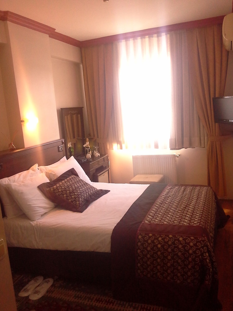 Mehmet Bey Hotel 23/70
