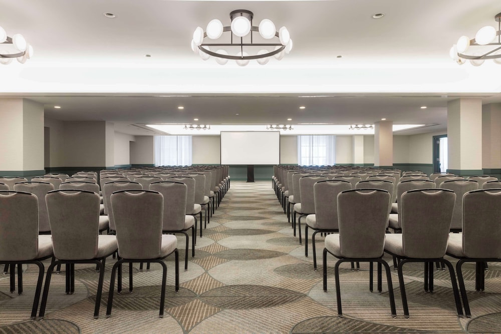 Hyatt Regency Greenwich 58/62