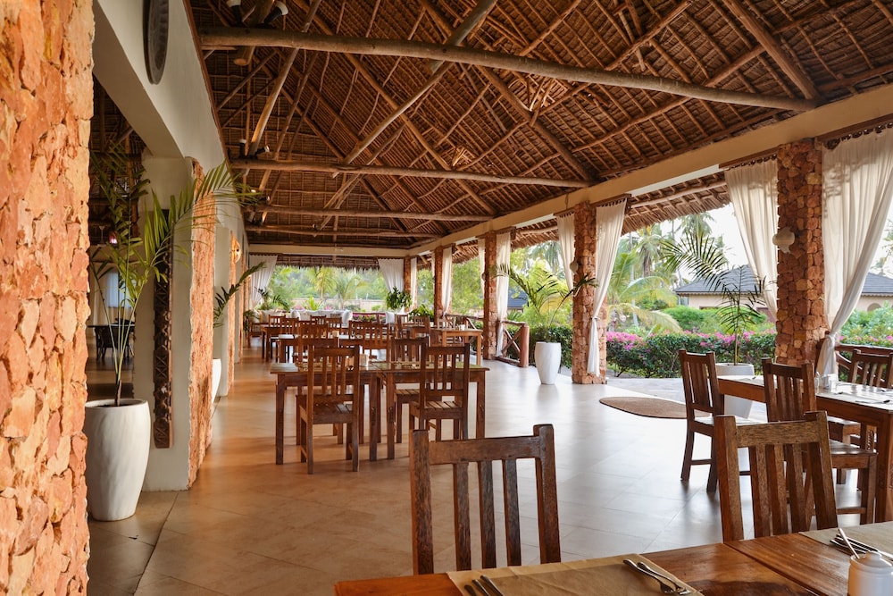 The Sands Beach Resort, Zanzibar 52/72