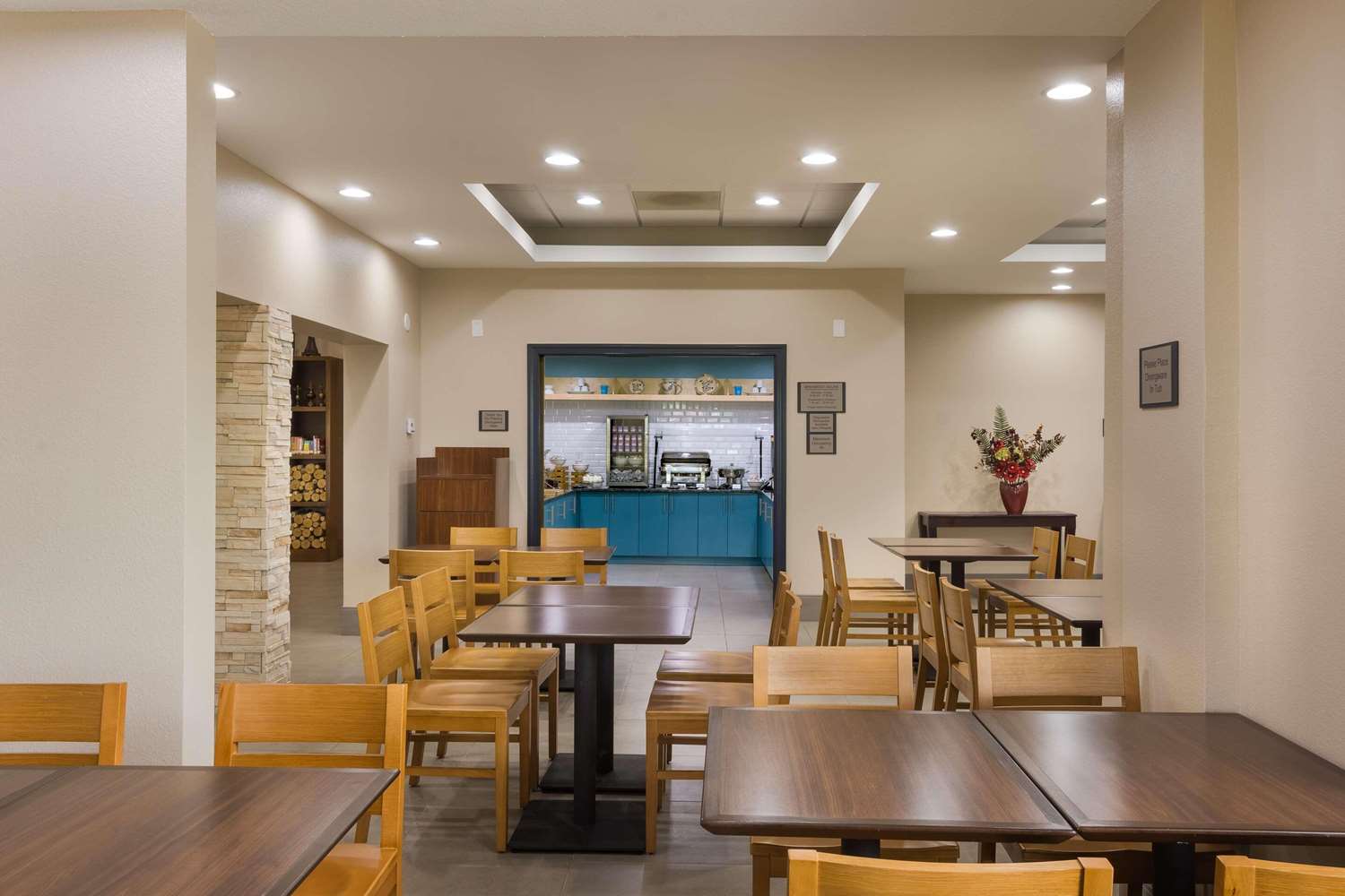 Country Inn & Suites by Radisson, St. Petersburg - Clearwater, FL 38/56