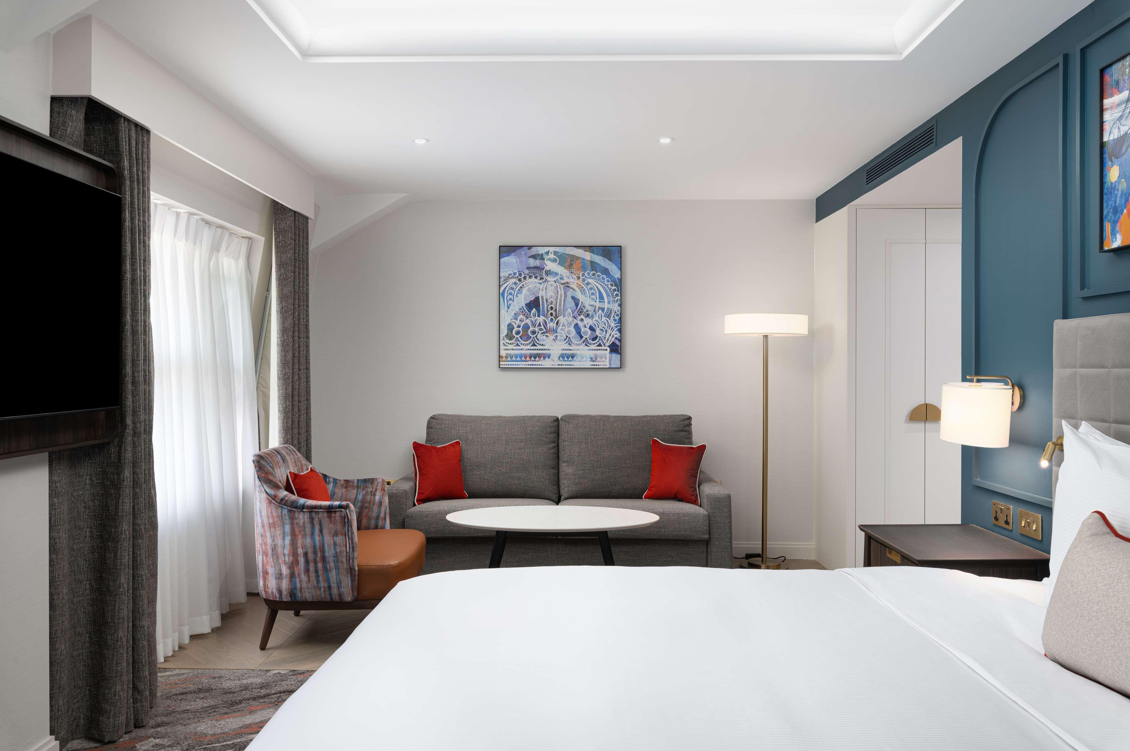 JUNIOR SUITE, KING BED, WITH VIEW