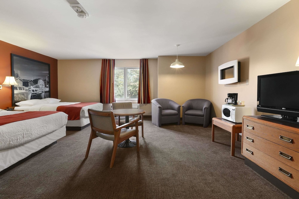 Super 8 by Wyndham North Bay 12/27