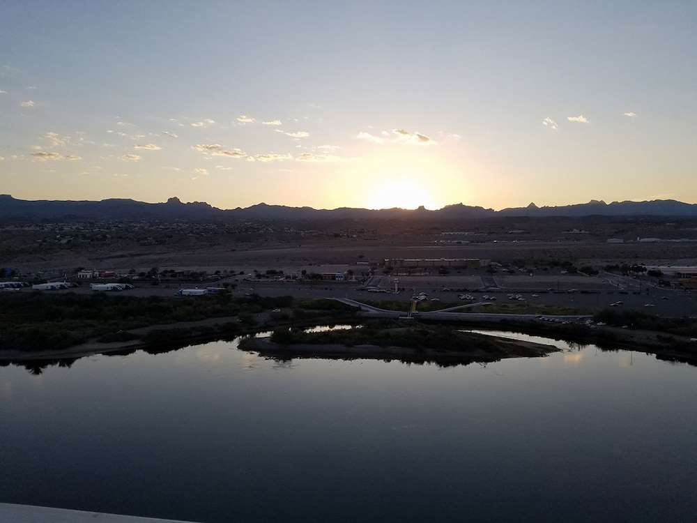 Don Laughlin's Riverside Resort Hotel & Casino 40/43