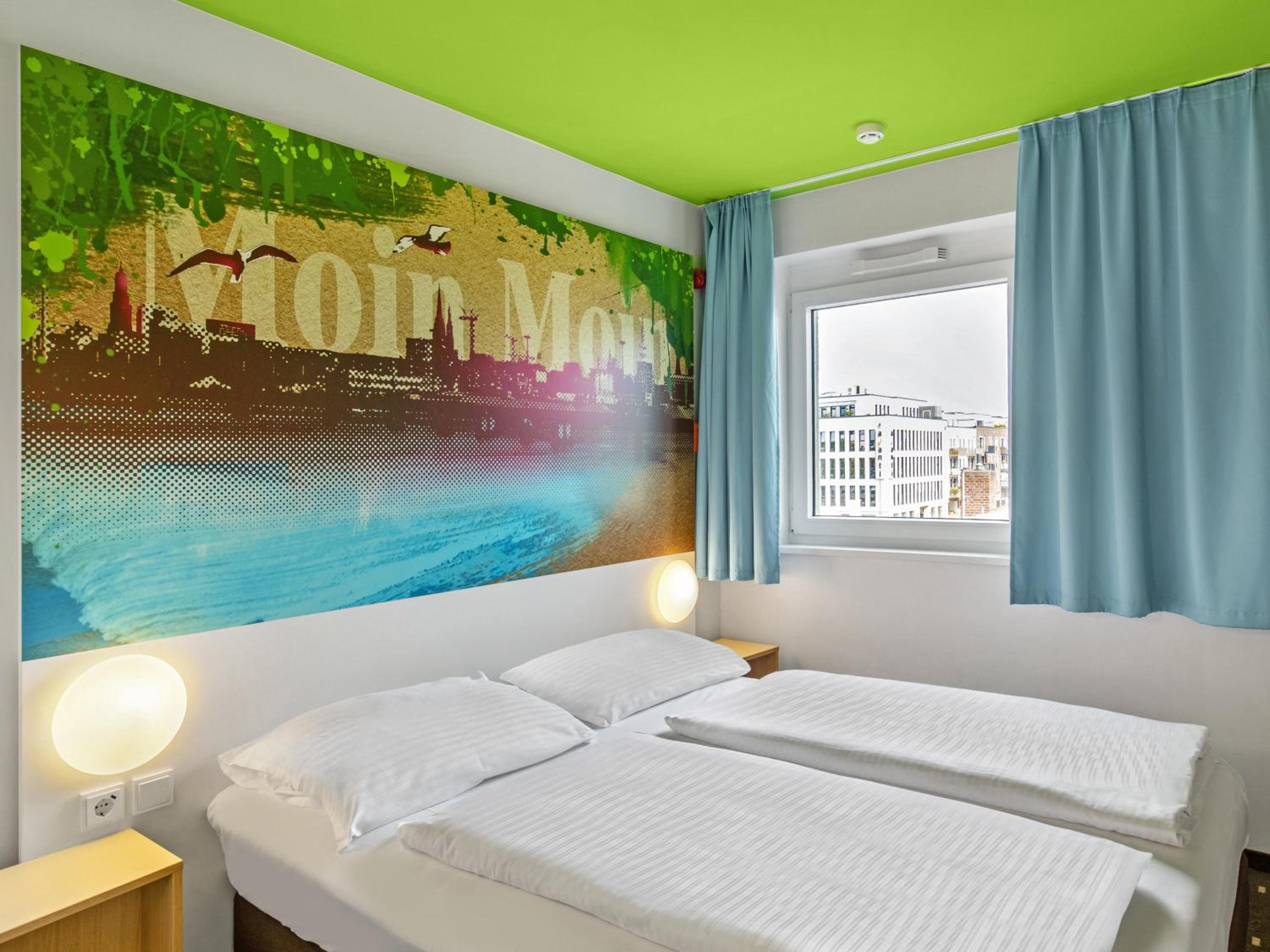ROOM, DOUBLE BED