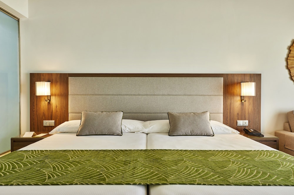 Riu Palace Maldivas 16/72