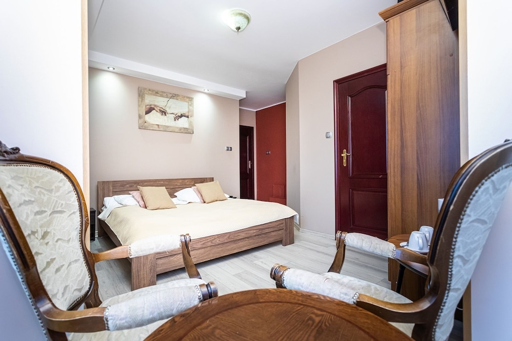 Standard, Twin Beds, Royal Residence 8/10