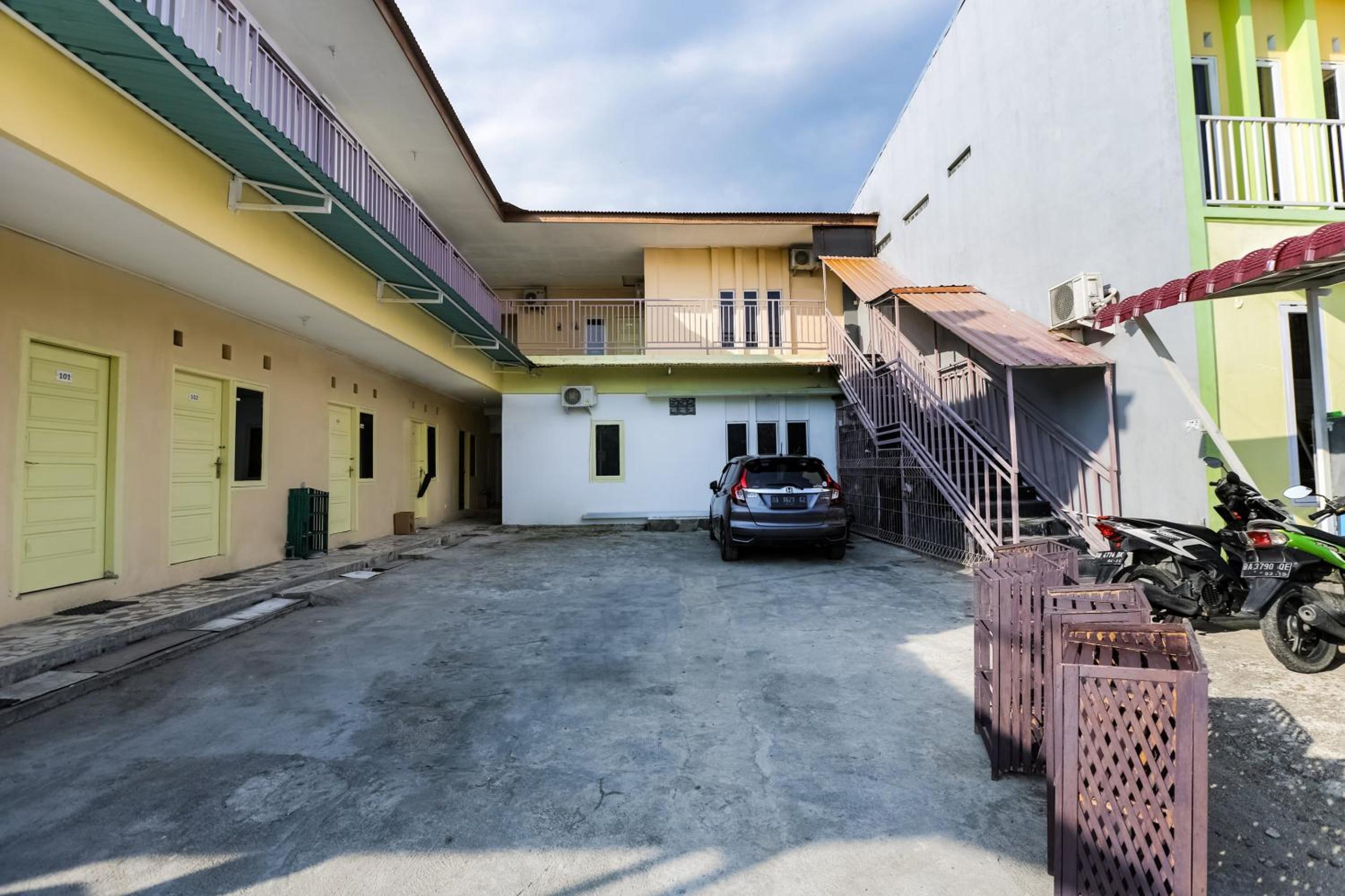 OYO 3907 Mine Residence 28/40