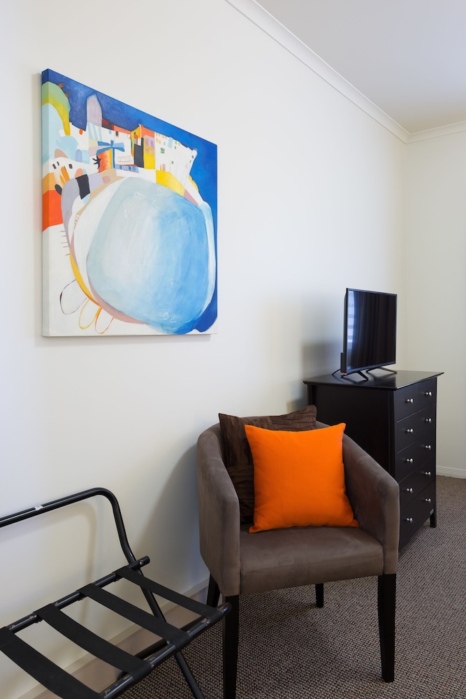 REDCLIFFE MOTOR INN 20/22