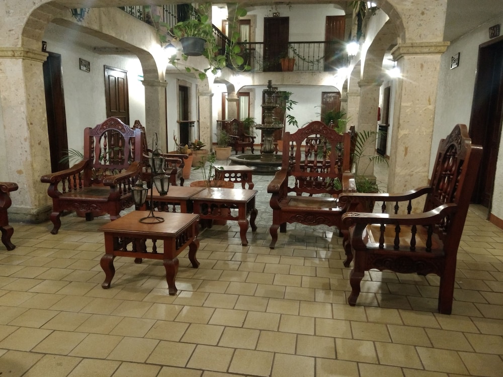 Hotel Don Quijote Plaza 45/58