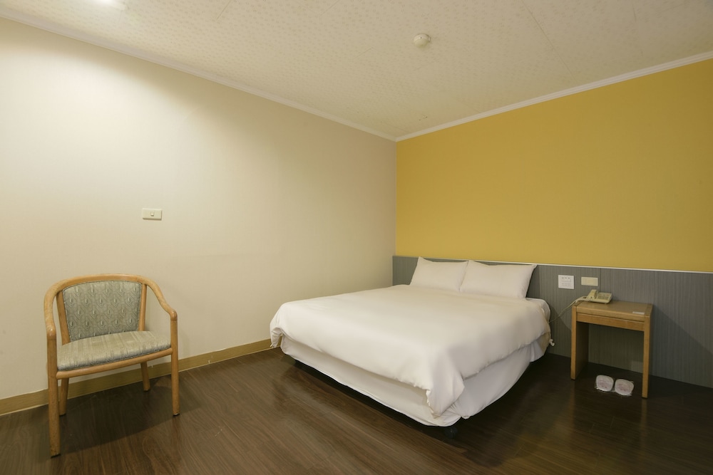 Back Home Hotel 40/50