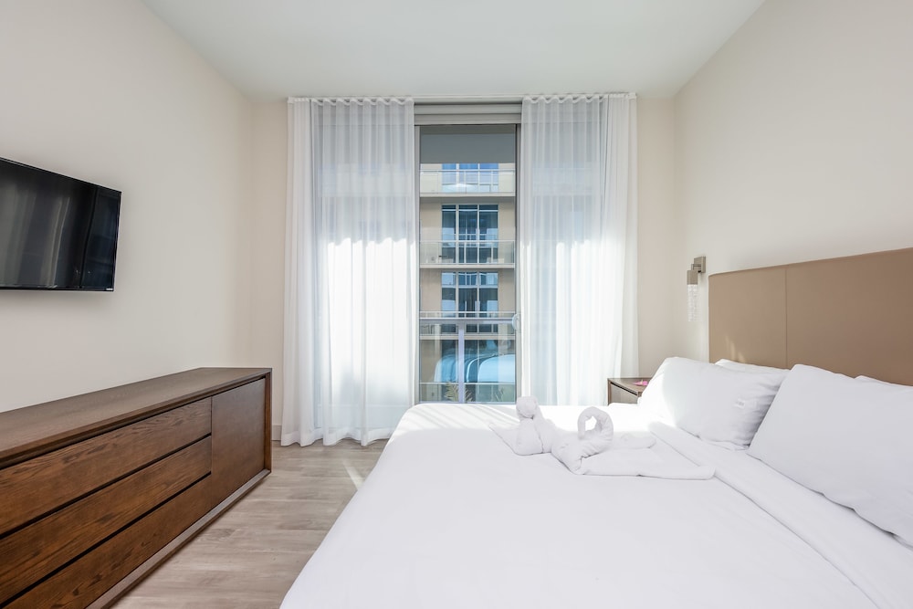 CH Luxury Condos & Studios On The Beach 26/50