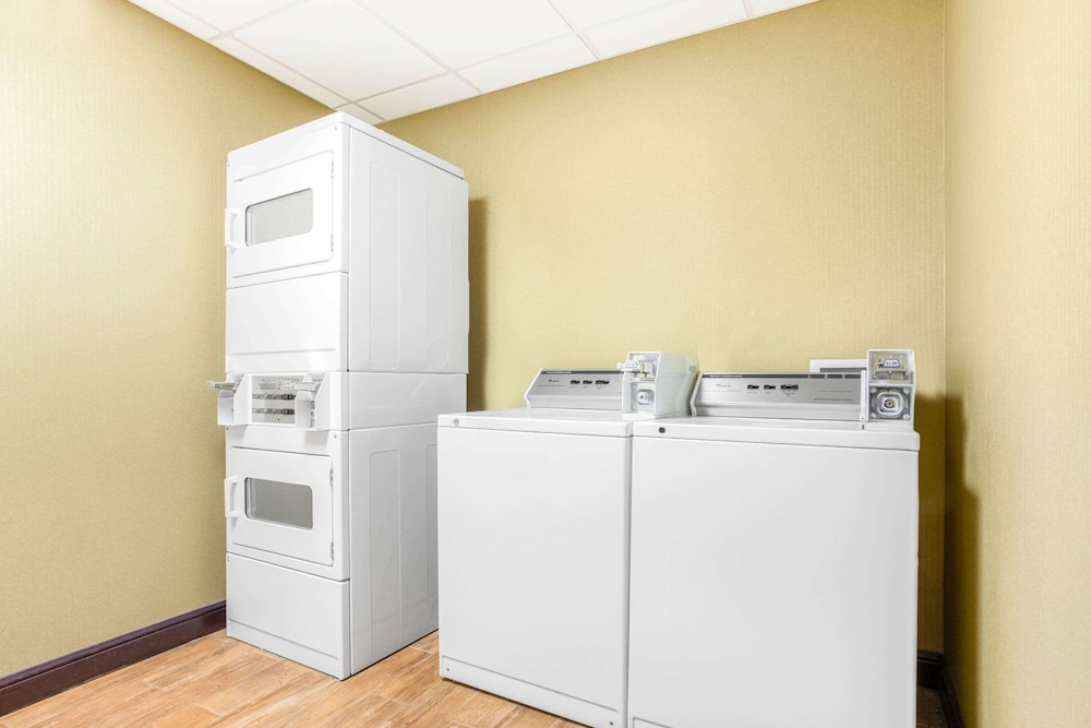 La Quinta Inn & Suites by Wyndham Ennis 21/50