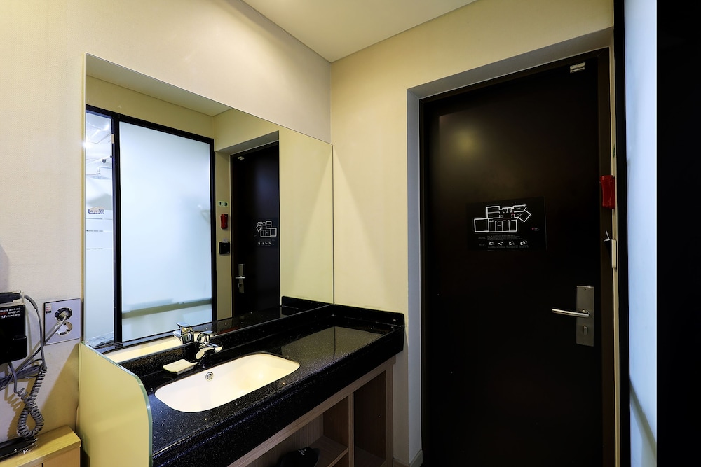 CS Avenue Hotel 73/75