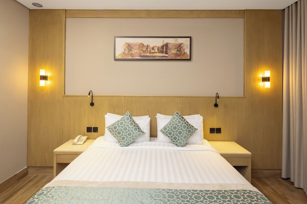 ROOM, DOUBLE BED
