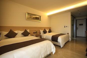SUPERIOR, QUADRUPLE, 2 DOUBLE BEDS, CITY VIEW, BALCONY