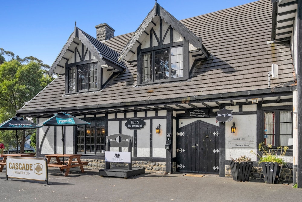 The Fox and Hounds Historic Hotel 43/61