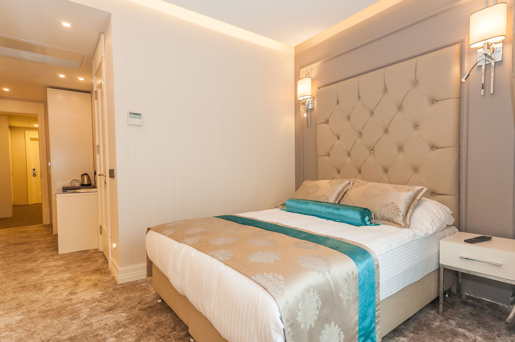 Lanai, Standard, Double and Twin Beds, City View