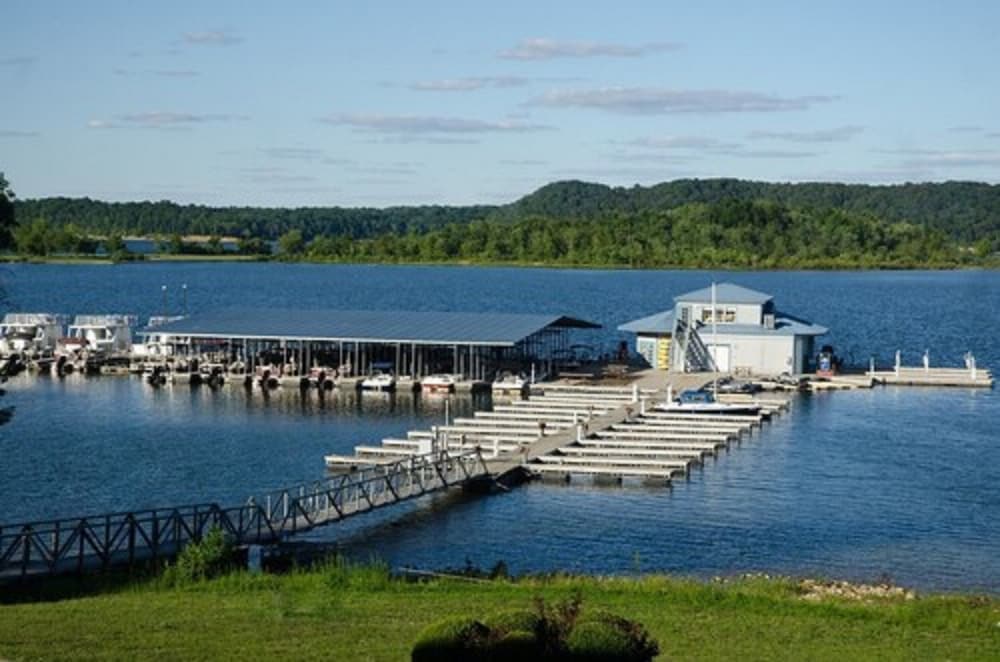 Fourwinds Lakeside Inn Marina 21/48