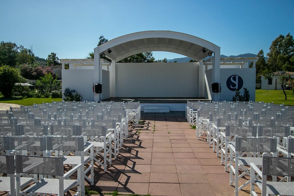Limone Beach Resort 24/38