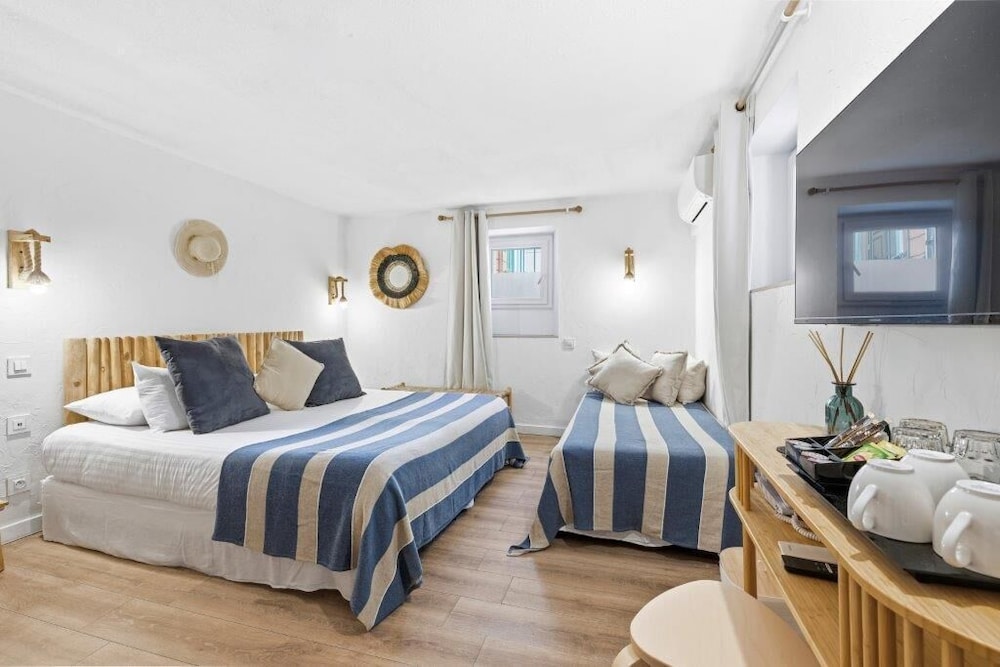 VILLA CLAUDIA(FORMERLY LE VENDOME - VILLA CLAUDIA) 22/77